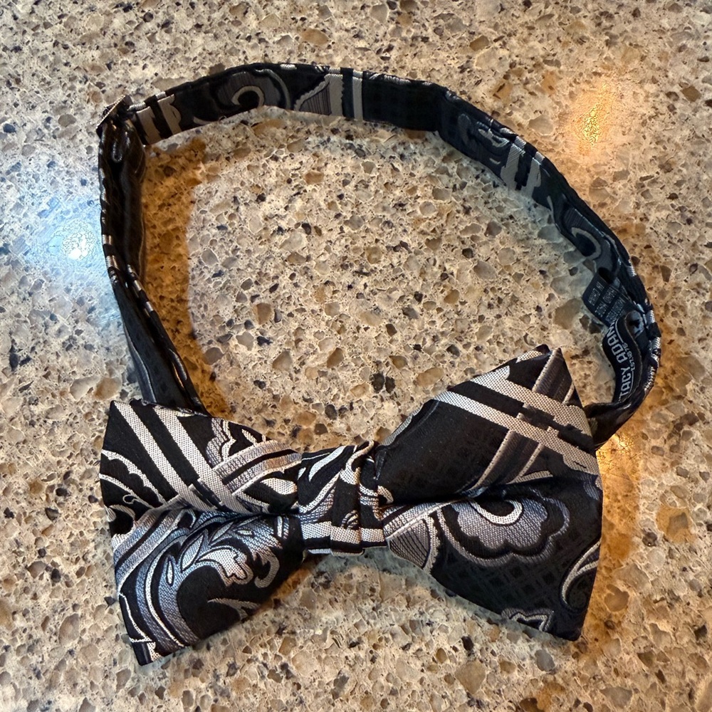 Stacy Adams Adjustable Bow Tie | Black & Gray Patterned Formal Accessory